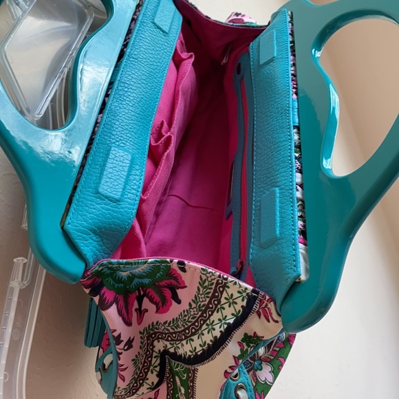 Isabella Fiore Swiss Miss Wood Handle Frame bag - Picture 8 of 16